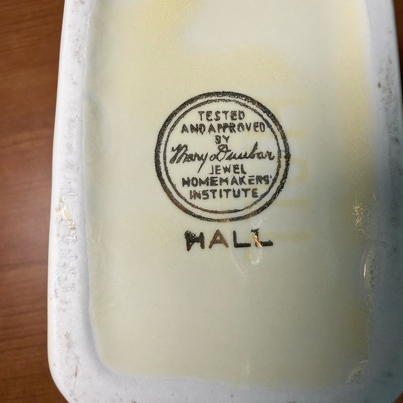 Vintage Hall Superior Kitchenware Jewel Tea
Autumn Leaf Newport Teapot - Picture 8 of 10